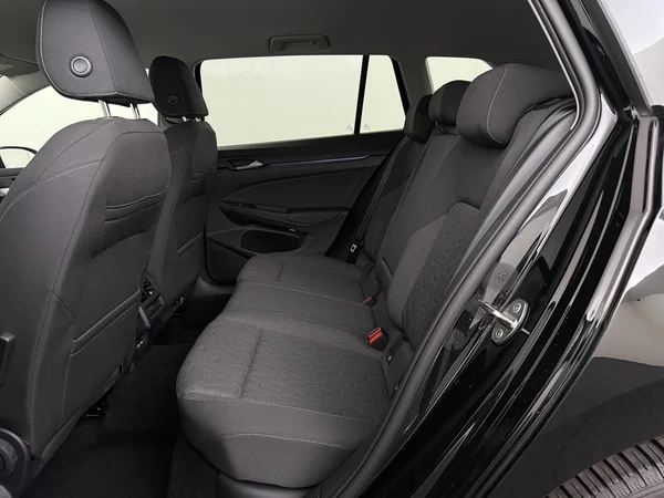 VOLKSWAGEN Golf Variant (2025) — foto 5 van 29