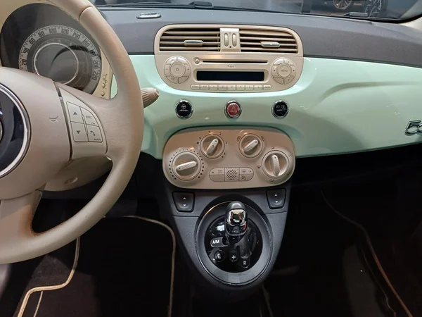 Fiat 500 (2015) — foto 7 van 22