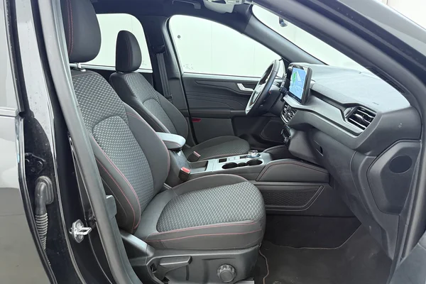 Ford Kuga FHEV (2025) — foto 18 van 20