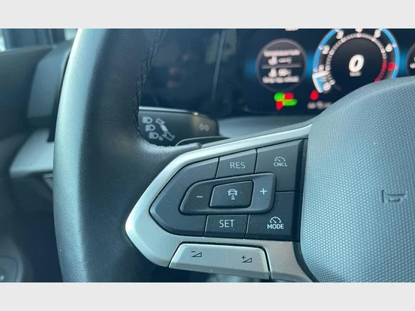 Volkswagen Golf VII SW (2025) — foto 6 van 28