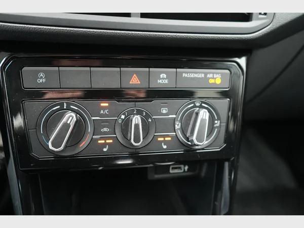 VOLKSWAGEN T-Cross (2019) — foto 13 van 22