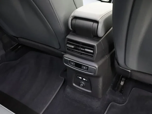 Audi Q4 Sportback e-tron (2023) — foto 11 van 30