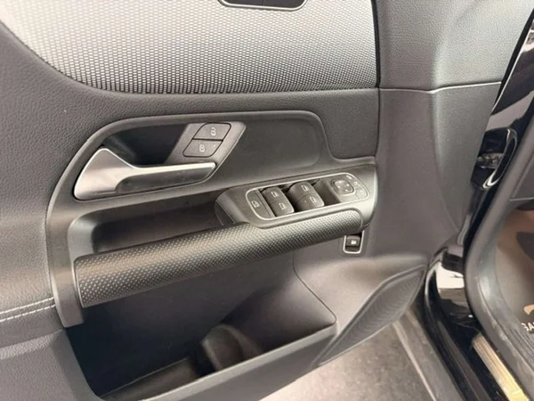 Mercedes-Benz GLA (2023) — foto 14 van 22