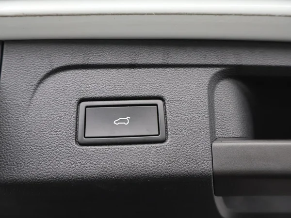 VOLKSWAGEN Touran (2022) — foto 25 van 29