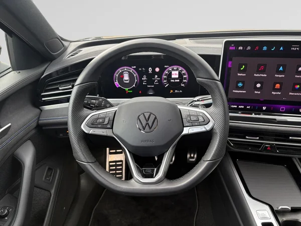 VOLKSWAGEN Passat SW (2024) — foto 2 van 23