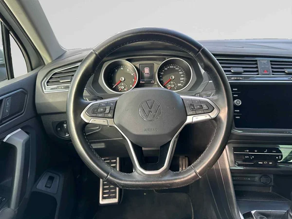 VOLKSWAGEN Tiguan (2021) — foto 4 van 24