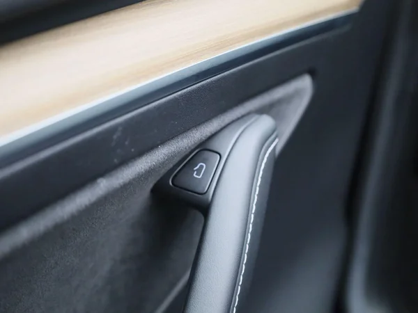 Tesla Model Y (2023) — foto 36 van 52