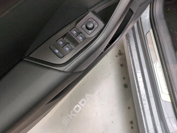 SKODA Octavia Combi (2024) — foto 2 van 14