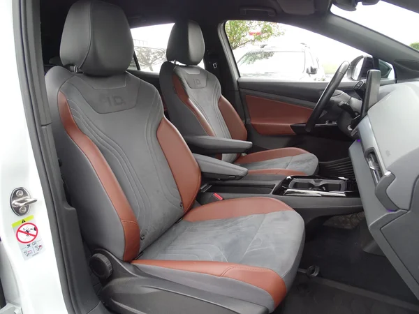 Volkswagen ID.4 (2021) — foto 6 van 26