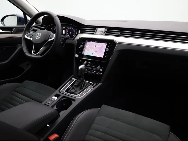 VOLKSWAGEN Passat SW (2021) — foto 15 van 21