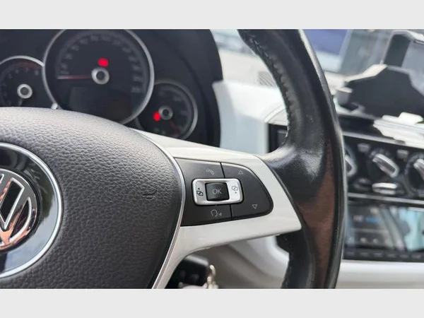 Volkswagen UP! (2017) — foto 10 van 25