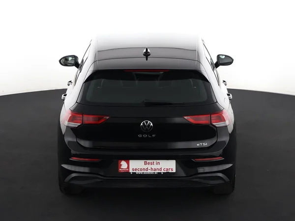 VOLKSWAGEN Golf (2024) — foto 25 van 28