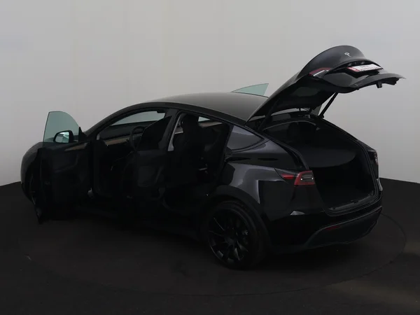 TESLA Model Y (2022) — foto 29 van 30