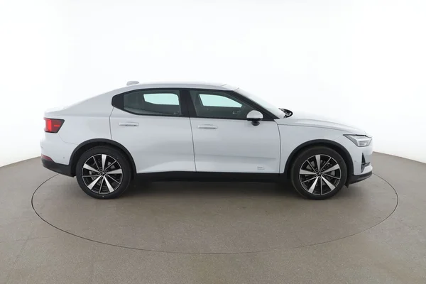 Polestar 2 (2022) — foto 13 van 16