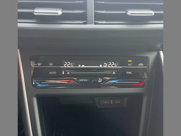 VOLKSWAGEN Polo (2022) — foto 15 van 18