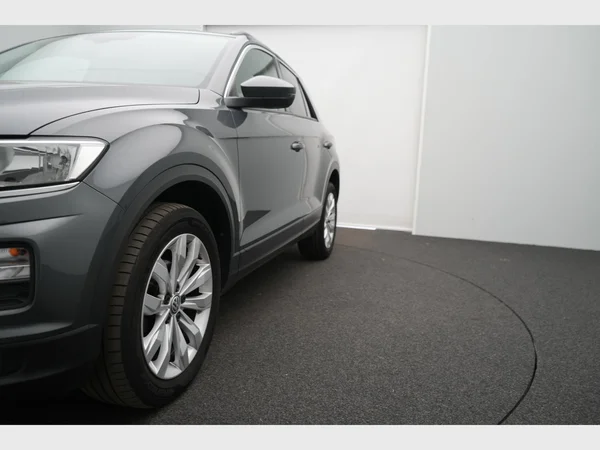 VOLKSWAGEN T-Roc (2019) — foto 23 van 24