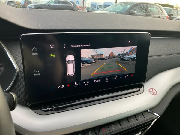 SKODA Octavia Combi PHEV (2024) — foto 12 van 26