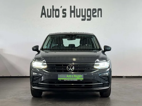 Volkswagen Tiguan (2021) — foto 10 van 17