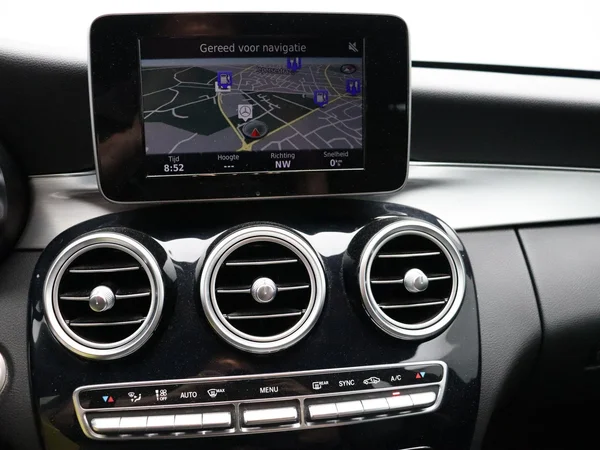 Mercedes-Benz C-Klasse (2016) — foto 13 van 29