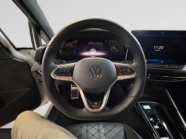 VOLKSWAGEN Golf VIII (2025) — foto 9 van 14