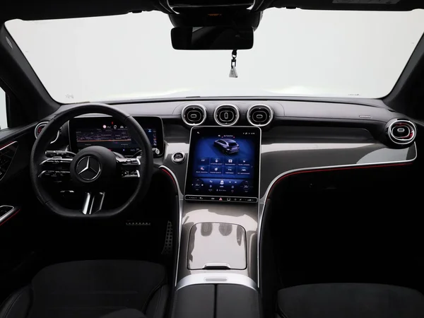 Mercedes-Benz GLC (2025) — foto 36 van 46