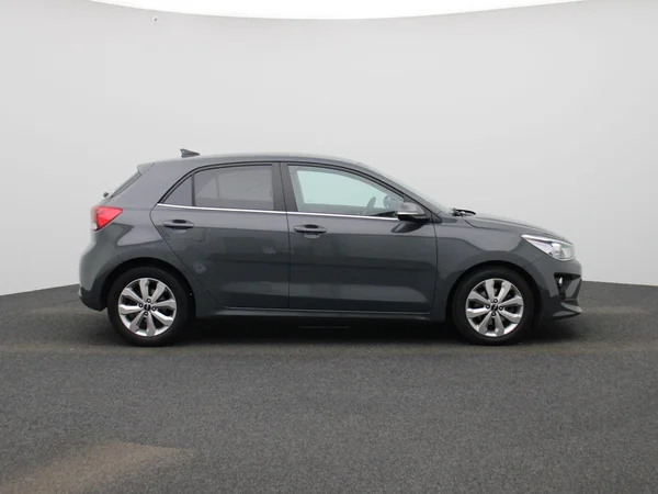 Kia Rio (2023) — foto 35 van 37