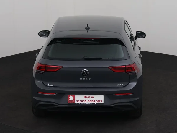 VOLKSWAGEN Golf (2024) — foto 25 van 28