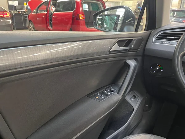VOLKSWAGEN Tiguan (2022) — foto 9 van 24