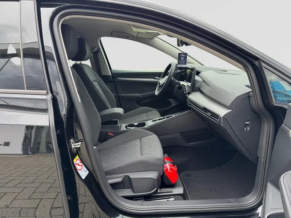 VOLKSWAGEN Golf VIII (2026) — foto 3 van 24
