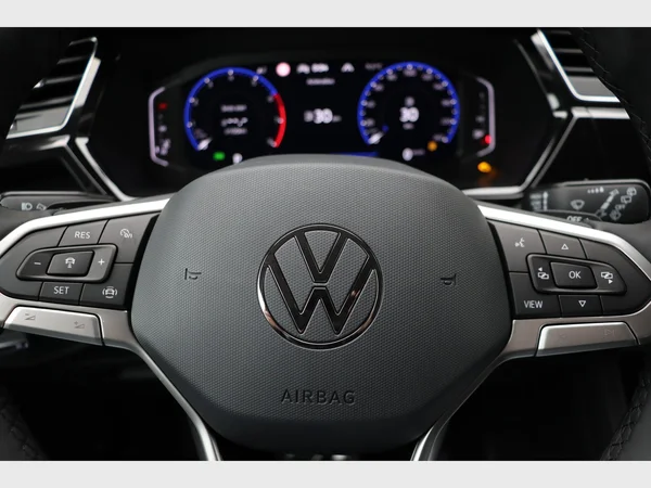 VOLKSWAGEN Touran (2023) — foto 11 van 28