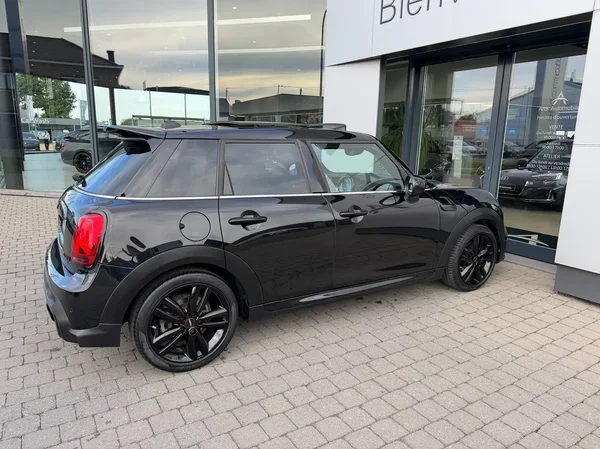 Mini Cooper (2021) — foto 16 van 25