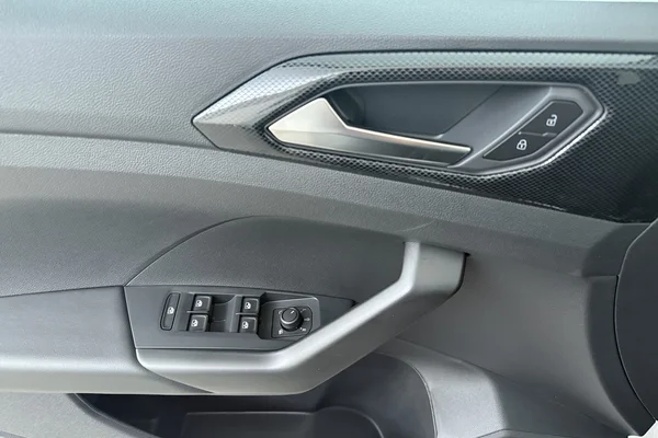 Volkswagen T-Cross — foto 8 van 17