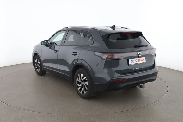 Volkswagen Tiguan (2024) — foto 10 van 16