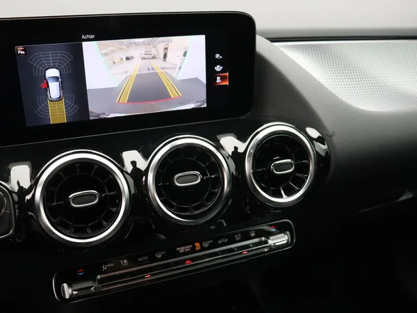 Mercedes-Benz GLA (2023) — foto 4 van 24