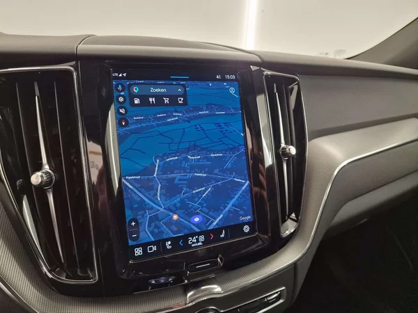 Volvo XC60 (2025) — foto 8 van 18