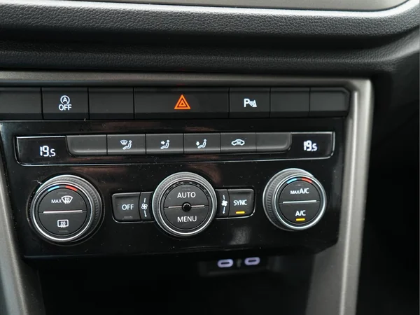 VOLKSWAGEN T-Roc (2021) — foto 10 van 26