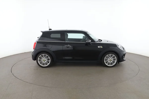 MINI Mini (2021) — foto 16 van 18