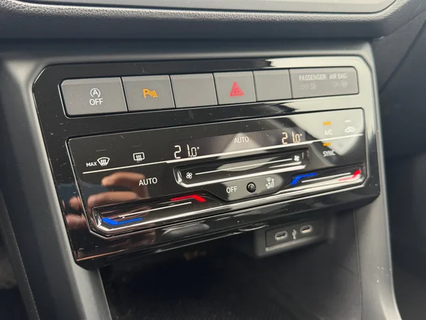 VOLKSWAGEN T-Cross (2023) — foto 13 van 21