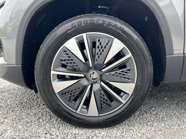 SKODA Karoq (2025) — foto 16 van 24