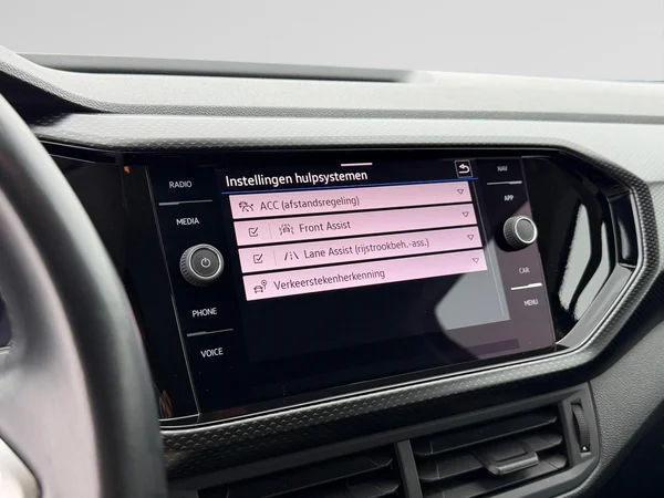 VOLKSWAGEN T-Cross (2023) — foto 7 van 18