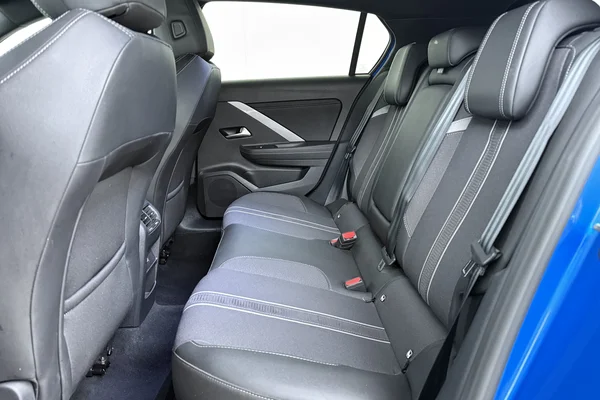 Opel Astra (2024) — foto 17 van 18