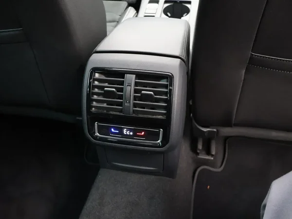 Volkswagen Passat (2022) — foto 3 van 29
