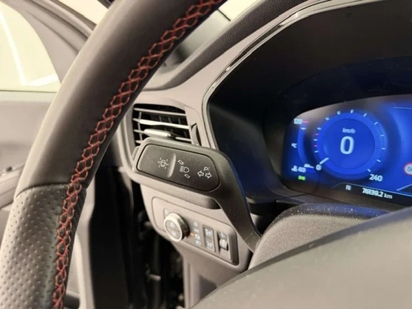 Ford Kuga (2023) — foto 9 van 24