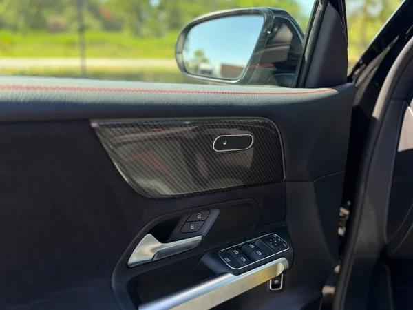 Mercedes-Benz GLB (2024) — foto 3 van 23