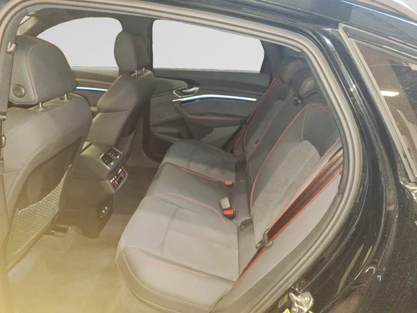 AUDI Q8 e-tron Sportback (2025) — foto 8 van 24