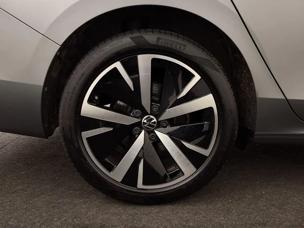 VOLKSWAGEN Passat SW (2025) — foto 3 van 19