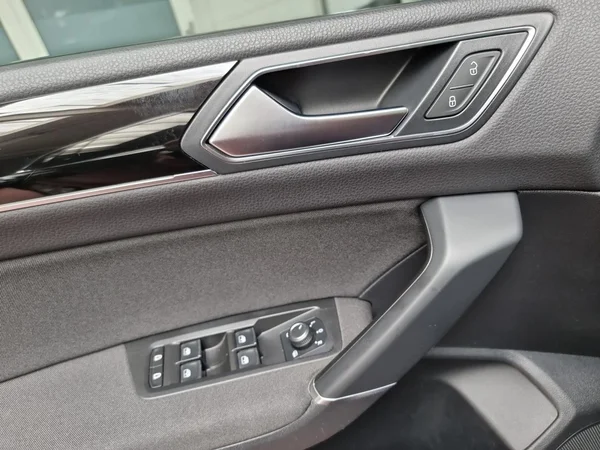 VOLKSWAGEN Touran (2019) — foto 8 van 23