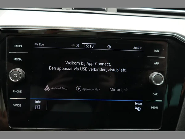 VOLKSWAGEN Passat GTE (2020) — foto 21 van 30