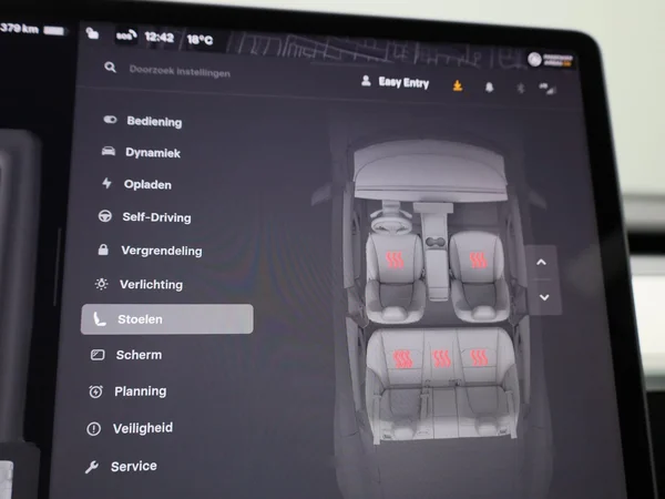 Tesla Model 3 (2022) — foto 17 van 46