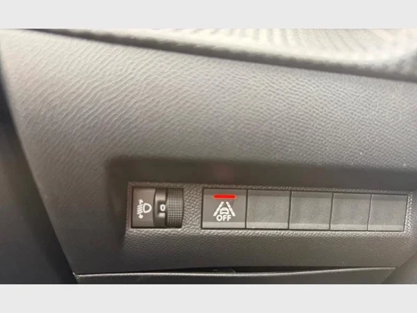 PEUGEOT 208 (2020) — foto 17 van 29